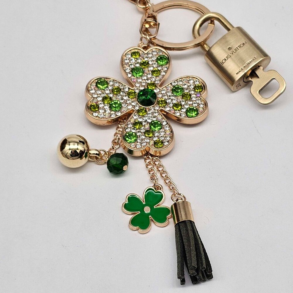 Authentic Louis Vuitton Lock & Key with unbranded Clover Rhinestone Bagcharm - Picture 8 of 8